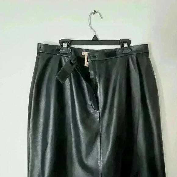 Apostrophe Leather Skirt - Picture 4 of 8